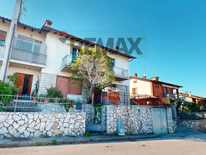 Casa con 8 locali in vendita in Via Giuseppe Verdi Snc, Magione