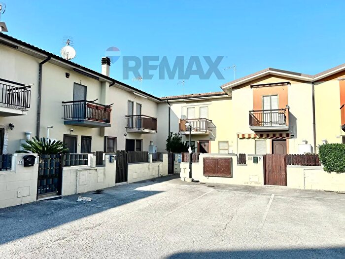 Casa con 5 locali in vendita in Via Sisto V, Terracina