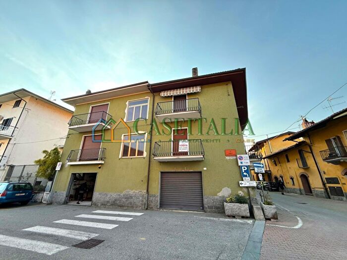 Casa con 13 locali in vendita in Fiorano Canavese