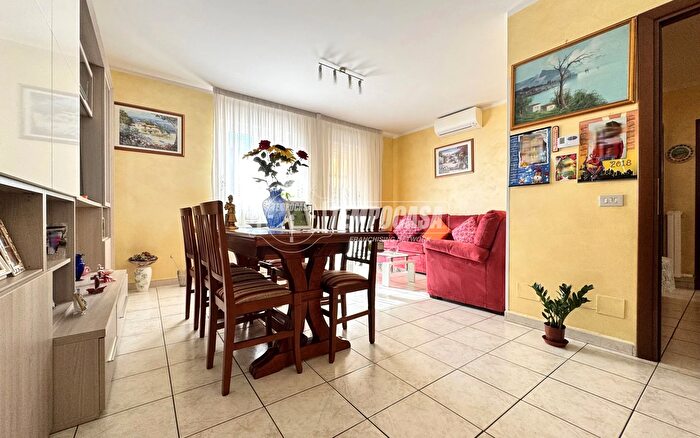 Appartamento quadrilocale in vendita in Via Donato, Biella