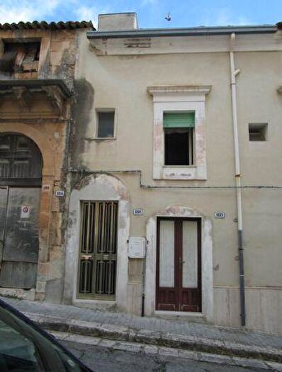 Casa con 5 locali in vendita in Via Fratelli Belleo, Ragusa