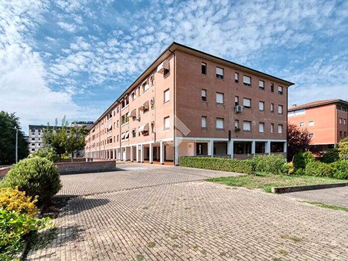 Appartamento con 5 locali in vendita in Via Ferrarese, Bologna