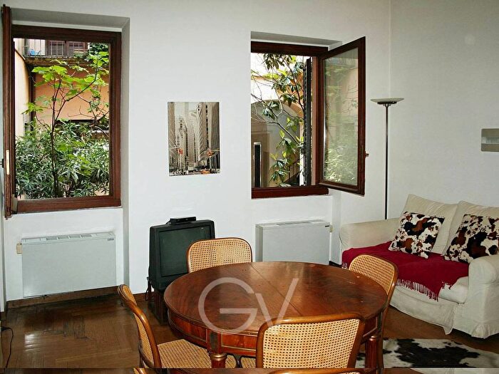 Appartamento monolocale in affitto in via San Maurilio, Carrobbio, Milano