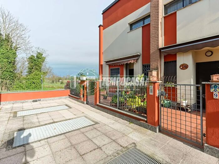 Casa trilocale in vendita in Via dellOntano, Rodano