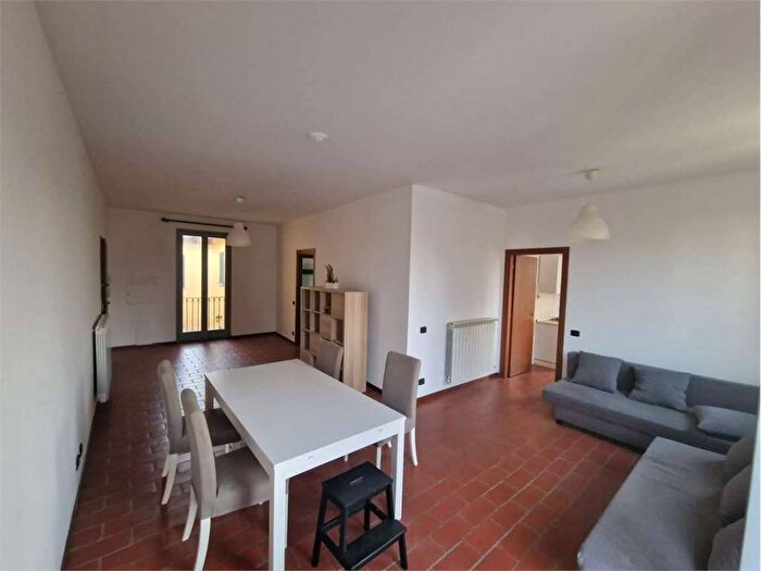 Appartamento trilocale in affitto in Via Trieste, Travedona Monate, TravedonaMonate