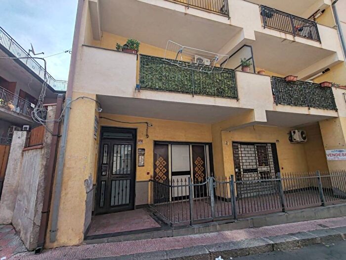 Appartamento quadrilocale in affitto in Via Salvatore Battaglia, Santa Maria di Licodia