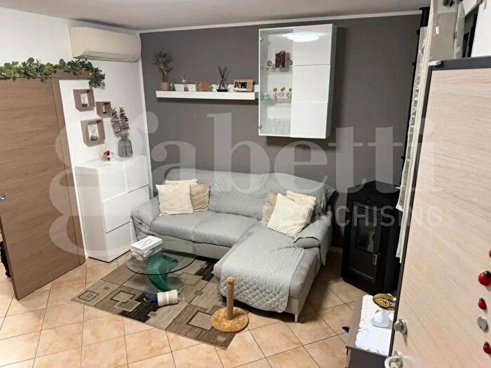 Casa trilocale in vendita in Via Roma E, Vellezzo Bellini