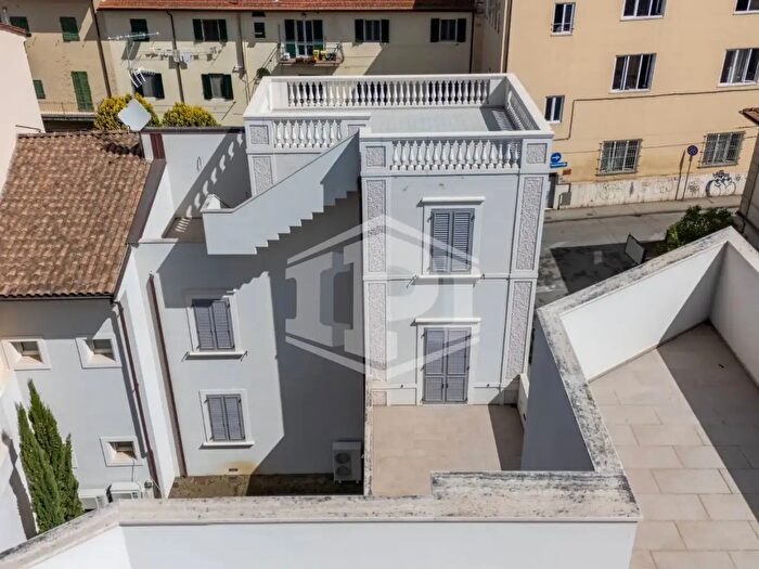 Casa con 10 locali in vendita in Via Edmondo De Amicis, Empoli