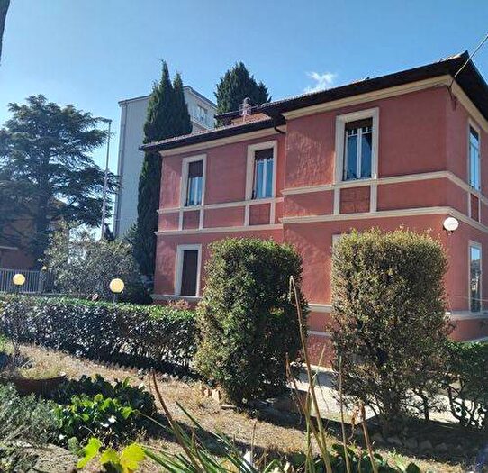 Appartamento con 6 locali in affitto in Via Cincinelli, Centro, Macerata