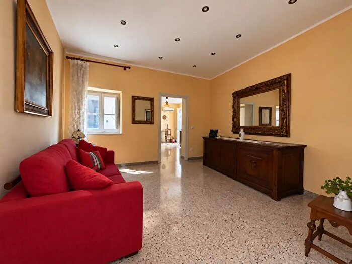 Appartamento trilocale in affitto in Via Umberto I, Monreale
