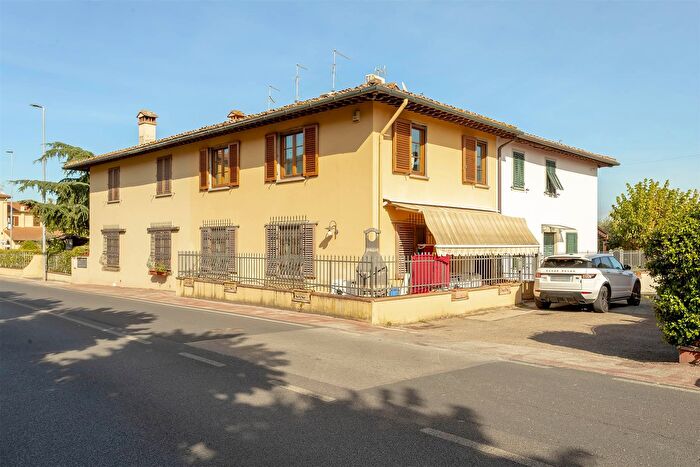 Casa quadrilocale in vendita in Via dei Colli, Signa