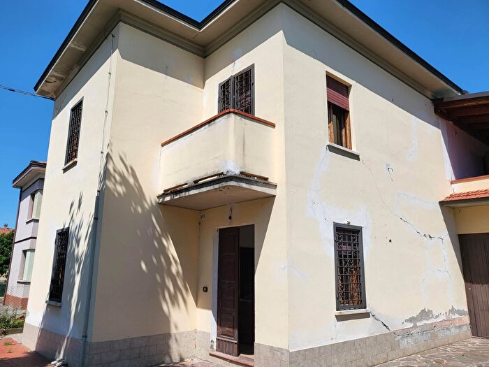 Casa con 7 locali in vendita in Casalgrande