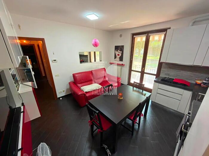 Appartamento trilocale in vendita in Via Bellora, Cene