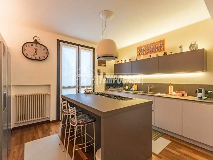 Appartamento trilocale in vendita in Viale Lombardia, Cusago