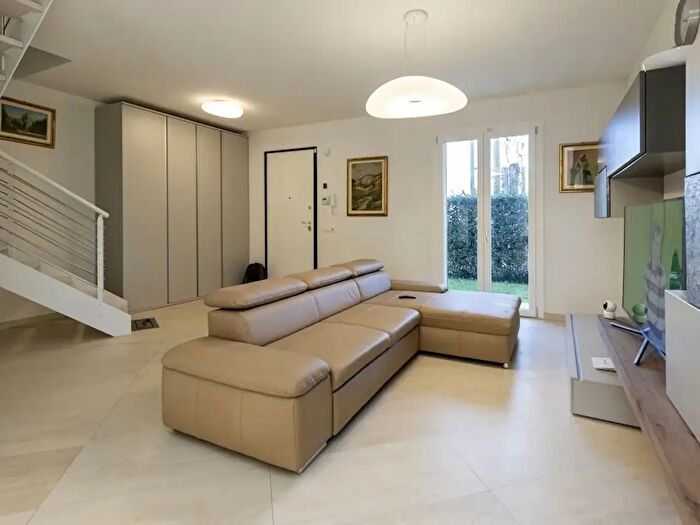 Casa con 6 locali in vendita in Via Don Bardini, Montignoso