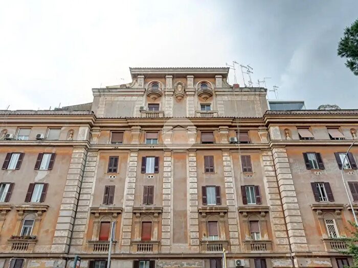 Appartamento quadrilocale in vendita in Via Appia Nuova, Roma