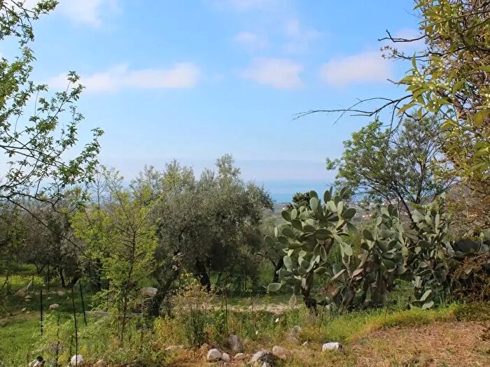 Casa quadrilocale in vendita in Castellonorato, Formia
