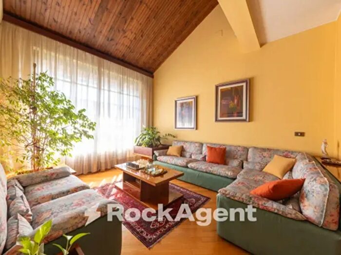 Casa con 6 locali in vendita in Via E H Grieg, Saronno