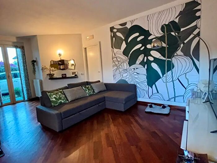 Appartamento con 5 locali in vendita in Massa