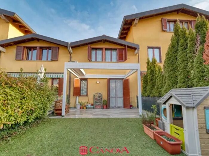 Casa quadrilocale in vendita in Via Michelangelo, Montano Lucino