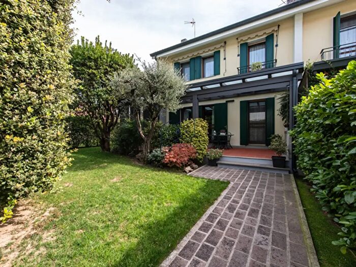 Casa quadrilocale in vendita in Via De Federici, Oderzo