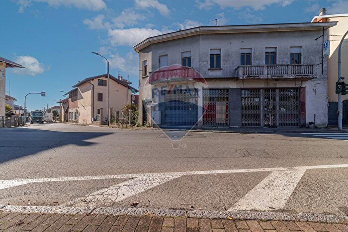 Casa quadrilocale in vendita in Via per Castelletto Cervo, Cossato