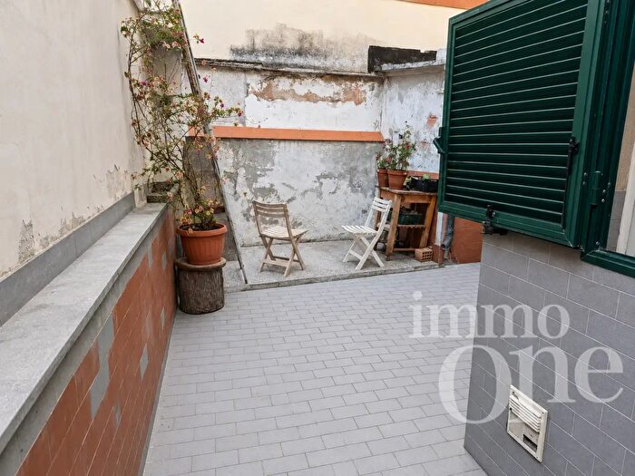 Appartamento con 6 locali in vendita in Via Adriana, Livorno