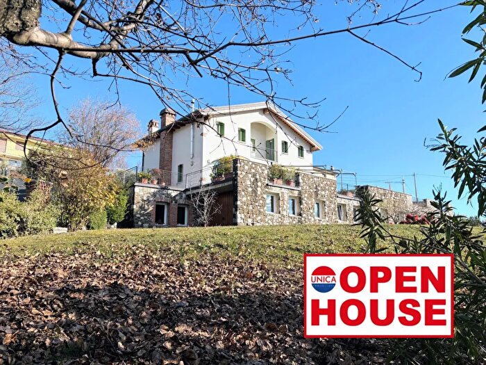 Casa con 5 locali in vendita in Via Marezzane, Carre