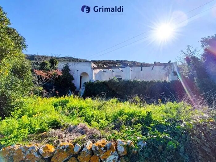 Casa quadrilocale in vendita in Contrada Sibà Snc, Pantelleria