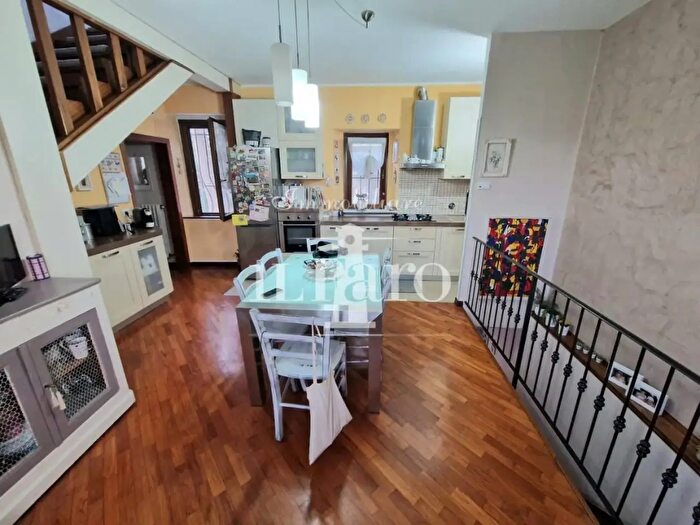 Casa quadrilocale in vendita in a l Ballerini, Campi Bisenzio