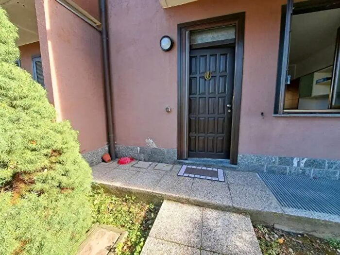 Casa quadrilocale in vendita in Via Asiago, Caronno Pertusella