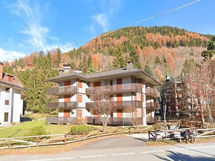 Appartamento trilocale in affitto in Via Nino Bixio, Centro, Ponte di Legno