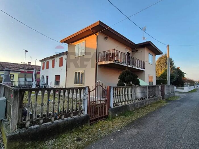Casa con 7 locali in vendita in Massanzago