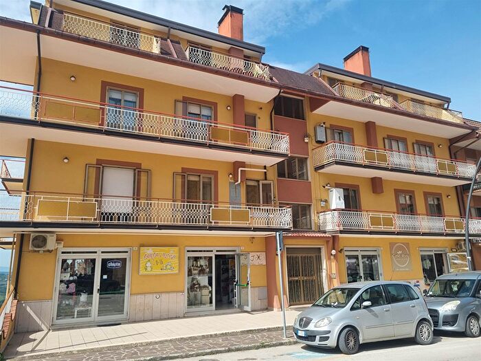 Appartamento quadrilocale in vendita in Viale degli Astronauti, Montemiletto