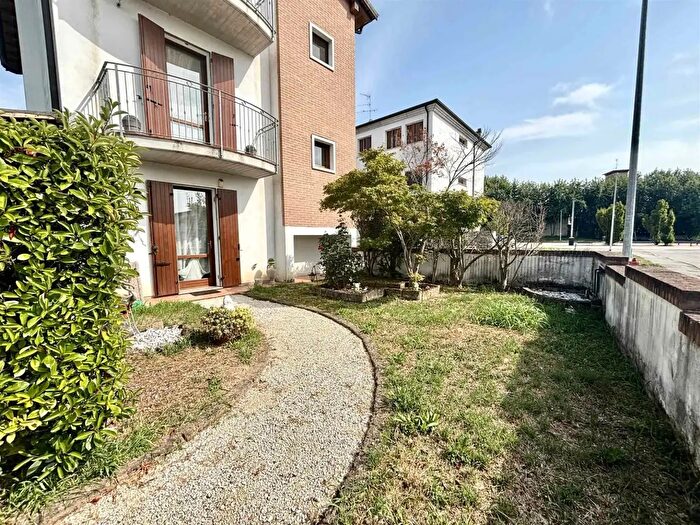 Casa quadrilocale in vendita in Borgo Virgilio