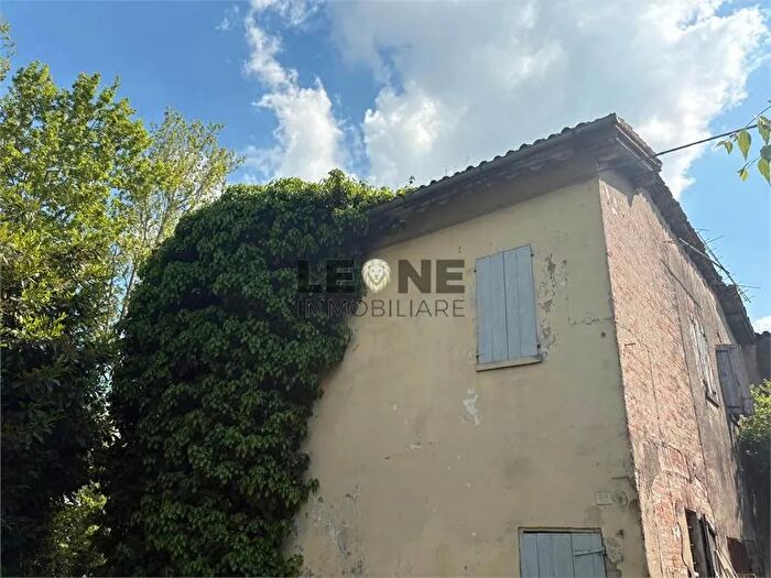 Casa con 8 locali in vendita in Vignola, Modena