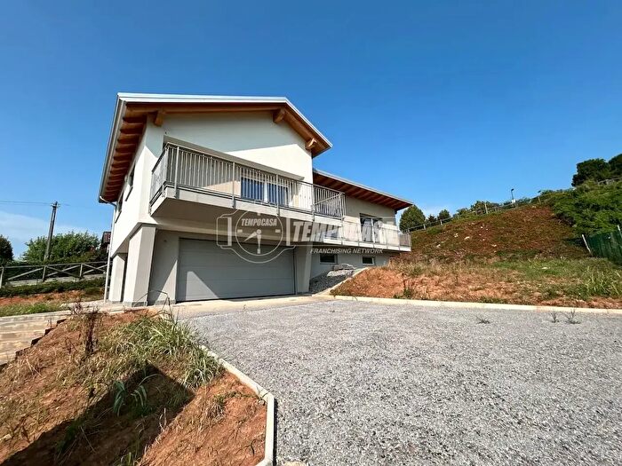 Casa quadrilocale in vendita in Via Don Carlo Gnocchi Maresso, Missaglia