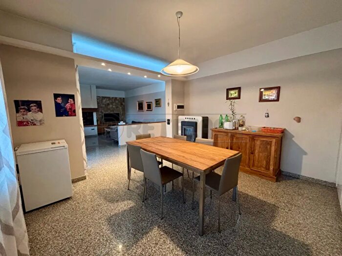 Appartamento con 6 locali in vendita in Via Giaroni, Caldogno