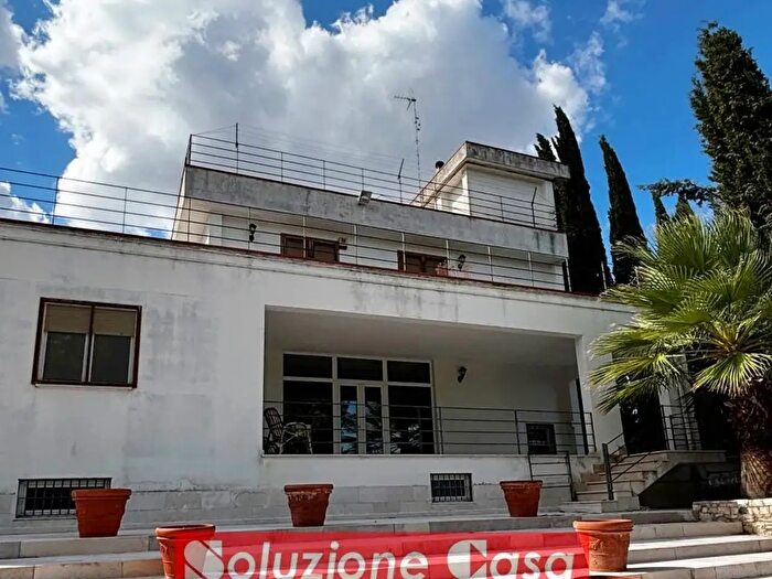 Casa con 6 locali in vendita in Via Roosevelt, Canosa Di Puglia