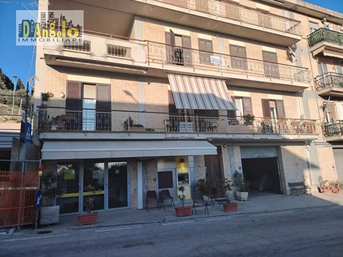 Casa con 15 locali in vendita in Borgo San Paolo, Cossignano