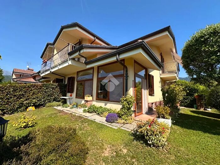 Casa con 6 locali in vendita in Via Cecco Angiolieri, Giaveno