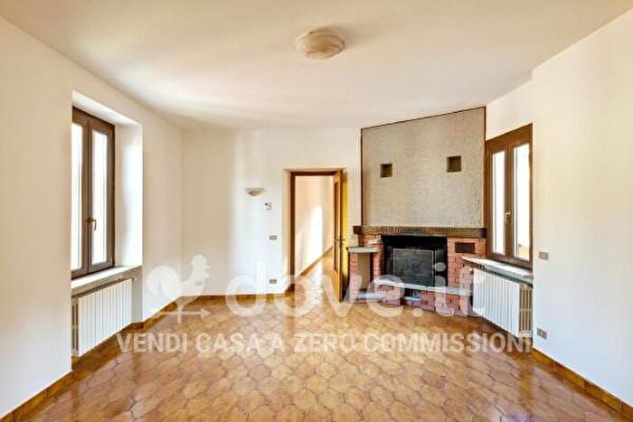 Appartamento bilocale in vendita in Piazza San Francesco, Luino