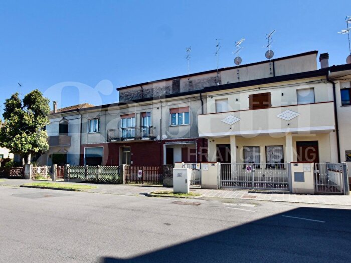 Casa con 13 locali in vendita in Via Don Minzoni, Lagosanto