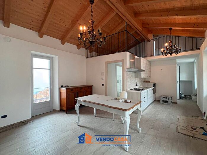 Appartamento trilocale in affitto in Via Umberto I, Centro, Novello