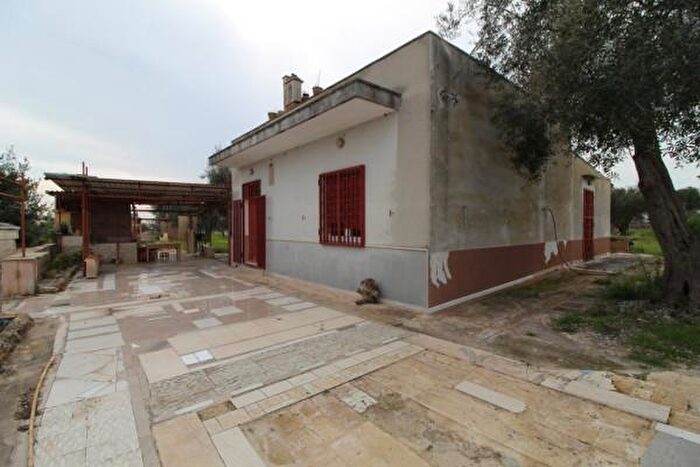 Casa trilocale in vendita in Strada Comunale Esterna delle Pastane, Grottaglie