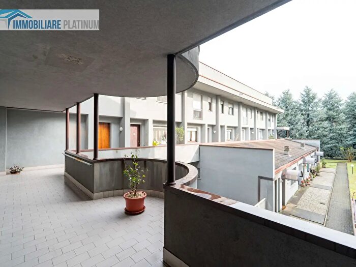 Appartamento quadrilocale in vendita in Via Puecher, Sovico