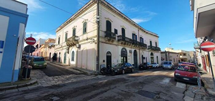 Appartamento con 5 locali in vendita in Via Francesco Crispi, Alezio