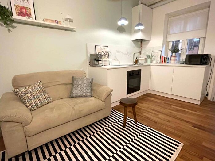 Appartamento bilocale in affitto in Via Savona, Solari, Milano