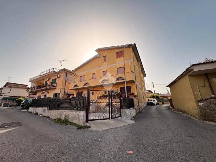 Appartamento in vendita in Via Annibaldi Riccardello, Lariano