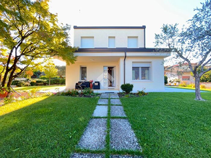 Casa con 5 locali in vendita in Via Ferdinando Ferretton, Treviso